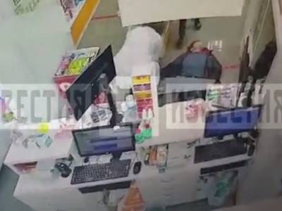 В Петербурге мужчина умер в аптеке, пока покупал лекарства от ковида - sobesednik.ru - Санкт-Петербург