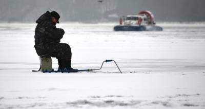 Московские спасатели дали рекомендации рыбакам по расположению лунок - m24.ru - Москва