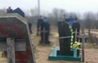 "Как можно до такого додуматься?": вандалы поглумились над памятью усопших украинцев, кадры - politeka.net