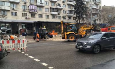 Киев ушел под землю в самом центре: кадры с места ЧП - politeka.net - Киев - район Голосеевский