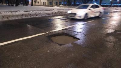 Водители предупреждают о яме на шоссе Революции - piter.tv - Санкт-Петербург
