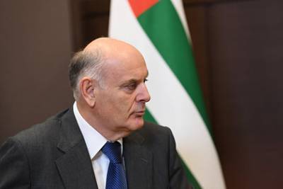 Аслан Бжания - Раскрыто самочувствие заразившегося коронавирусом президента Абхазии - lenta.ru - Апсны