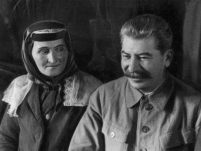 Владимир Ленин - Сталин - "Целую. Твой сын Сосо": Какими были матери Сталина, Ленина, Хрущева и других вождей - sobesednik.ru
