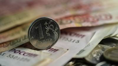 Никита Масленников - Рубль снижается к доллару и евро - russian.rt.com