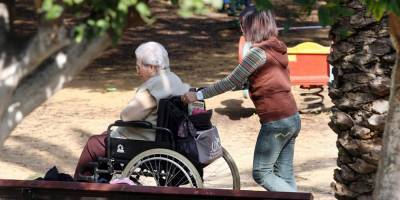 Сиделка из Узбекистана издевалась над 86-летней женщиной - detaly.co.il - Узбекистан - Тель-Авив