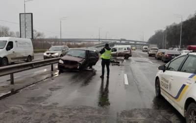 В Киеве масштабное ДТП в районе моста Патона - korrespondent.net - Киев