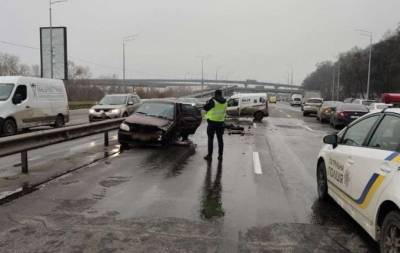 В Киеве в районе моста Патона произошло крупное ДТП - lenta.ua - Киев