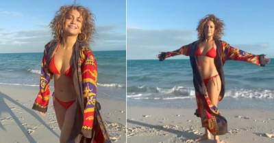 Дженнифер Лопес - 51-летняя Дженнифер Лопес очаровала фанатов кадрами в бикини на пляже - ren.tv - шт.Флорида