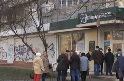 Наличку в "Ощадбанке" не снять, клиенты бьют тревогу: "С зарплатной карты..." - sport.politeka.net - Харьков