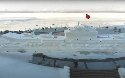В Китае соорудили гигантский снежный авианосец (ВИДЕО) - Cursorinfo: главные новости Израиля - cursorinfo.co.il - Китай - Тайвань