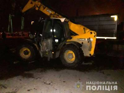 В Николаеве в речном порту погрузчик раздавил 44-летнюю кладовщицу - lenta.ua - Николаев