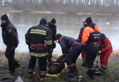 Жительница Чернигова прыгнула с моста в реку: Показано видео - news.bigmir.net