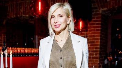 Алена Свиридова - «Мальчик Гриша»: Алена Свиридова поздравила младшего сына с 17-летием — фото - 5-tv.ru - Париж