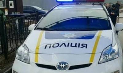 Полицейские бросили авто на тротуаре, киевляне возмущены: "В новом году паркуются не хуже..." - politeka.net - Киев