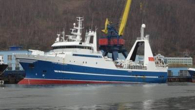 Российское судно с 60 рыбаками потеряло ход в Охотском море - 5-tv.ru
