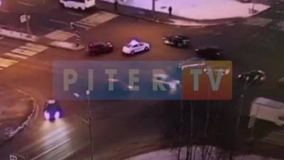 ДТП на перекрестке Тельмана и Большевиков попало на видео - piter.tv - Санкт-Петербург