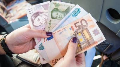 Михаил Зельцер - Экономист рассказал, в какой валюте лучше всего хранить сбережения в 2021 году - 5-tv.ru - Россия - США - Англия