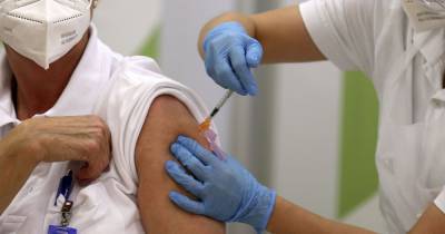 Уже более 30 стран мира начали массовую вакцинацию от коронавируса - tsn.ua