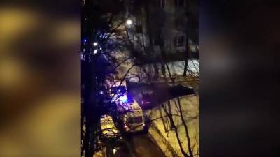 Из квартиры с горящим балконом на Энгельса ночью эвакуировали трех людей - piter.tv - Санкт-Петербург