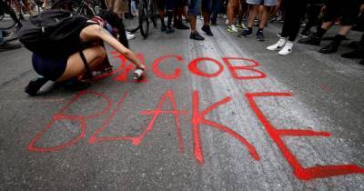 Джейкоб Блейк - В США не будут обвинять копа, семь раз выстрелившего в спину темнокожего Джейкоба Блейка - tsn.ua - США