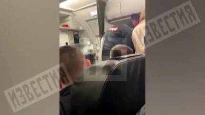 Пьяный пассажир бизнес-класса устроил дебош в самолете Сочи — Москва - iz.ru - Москва - Сочи