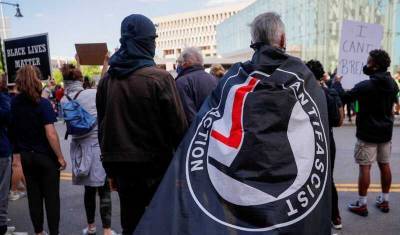 Трамп просит Минюст включить "Антифа" в список террористических организаций - newizv.ru - США