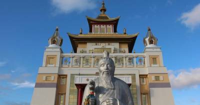 Главный буддийский храм Калмыкии закрыли после вспышки коронавируса - ren.tv - респ. Калмыкия