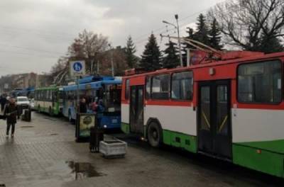 Транспортный коллапс в Ровно: остановлено движение всех троллейбусов - from-ua.com - Украина - Ровно