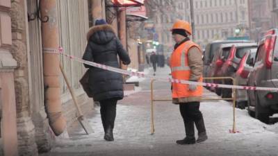 При уборке дворов в Петербурге за 6 января найдены нарушения - piter.tv - Санкт-Петербург