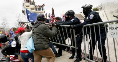 Дональд Трамп - Джо Байден - В США сторонники Трампа пытаются прорваться в Конгресс: идет борьба за каждую ступеньку - focus.ua - США - Вашингтон