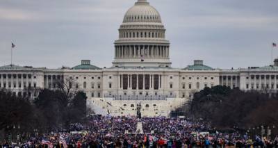 Дональд Трамп - Сторонникам Трампа удалось прорваться в Капитолий, они окружили за Сената - видео - ru.armeniasputnik.am - США - шт. Аризона