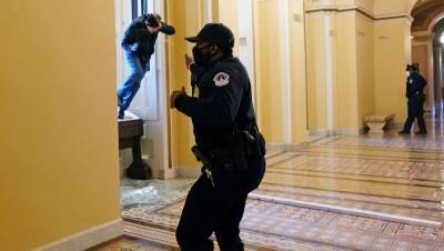 Дональд Трамп - На беспорядках в Вашингтоне ранили человека - gazeta.ru - США - Вашингтон