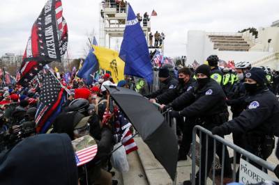 Дональд Трамп - В Вашингтоне сторонники Трампа устроили массовый митинг и стычки: некоторые прорвались в Конгресс США (видео, фото) - newsone.ua - США - Вашингтон