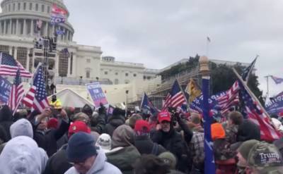 Дональд Трамп - Майк Пенс - Протесты сторонников Дональда Трампа в Вашингтоне переросли в беспорядки и захват здания Конгресса - echo.msk.ru - США - Вашингтон - New York