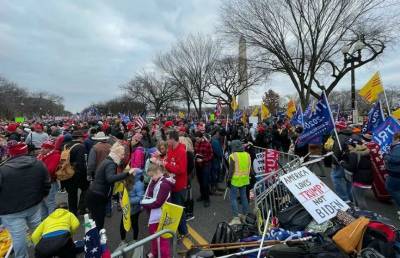 Дональд Трамп - Протесты в США: сторонники Трампа ворвались в Капитолий и сенат, есть пострадавшие - ont.by - США