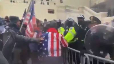 Дональд Трамп - Аглая Чайковская - Полиция освободила Капитолий от протестующих сторонников Трампа - politros.com - США - Колумбия