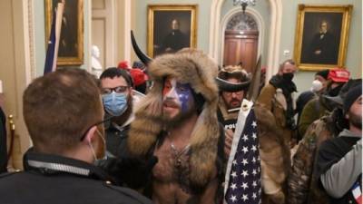 Дональд Трамп - Сторонники Трампа ворвались в здание Капитолия, где должны были утвердить результаты выборов - for-ua.com - США - Вашингтон - шт. Аризона