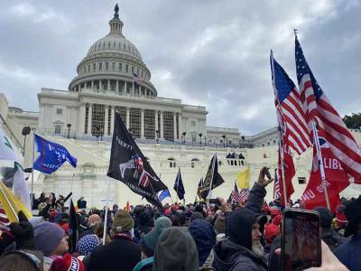 Дональд Трамп - Вашингтон кипит: сторонники Трампа захватили Капитолий, в здании слышны выстрелы - free-news.su - США - Вашингтон