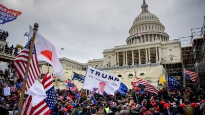 Дональд Трамп - Полицейский, застреливший женщину в Капитолии, отправлен в отпуск - 5-tv.ru - Вашингтон