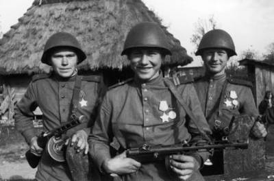 Никита Хрущев - Какую неожиданную реформу провел Сталин в Красной Армии в 1943 году - russian7.ru
