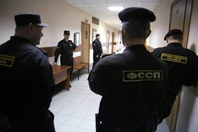 Приставы раскрыли способ вычислить обманывающих о зарплате россиян - lenta.ru