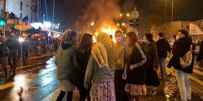 Протесты в Тель-Авиве: поселенцы сняли на видео, как полицейский бьет одного из них - detaly.co.il - Тель-Авив - Иерусалим