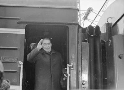 Леонид Ильич Брежнев - Почему советские «вожди» путешествовали на бронепоездах - russian7.ru - Владивосток
