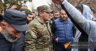 "Никто не дает никаких гарантий": родители служащих в Арцахе срочников проводят акцию - ru.armeniasputnik.am