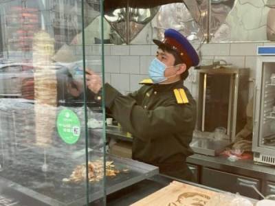 Иосиф Сталин - Евгений Ройзман - В Москве открылась точка продажи "шаурмы от Сталина" – "с человечиной" - sobesednik.ru - Москва - Екатеринбург