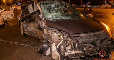 В Днепре столкнулись Mercedes и Renault: машины разбились вдребезги, двух пострадавших госпитализировали - tsn.ua - Хмельницкая обл. - Днепр