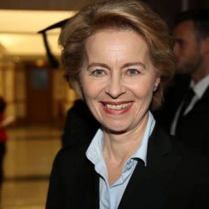 Евросоюз закупит еще 300 млн доз вакцин от коронавируса - reporter-ua.com - Ляйен - Ес