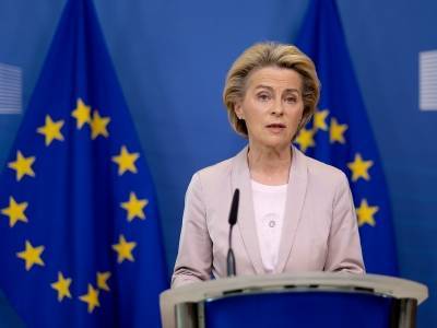 У ЕС уже есть 380 млн доз разрешенных вакцин. Этого хватит для 80% населения - sobesednik.ru - Ляйен - деревня Ляйен Сообщила