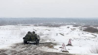 Разведка ЛНР обнаружила бронетехнику ВСУ в жилых районах Донбасса - riafan.ru - ЛНР - Луганск