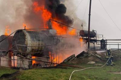 В Николаевской области на нефтебазе загорелась цистерна - newsone.ua - Николаевская обл. - Гсчс